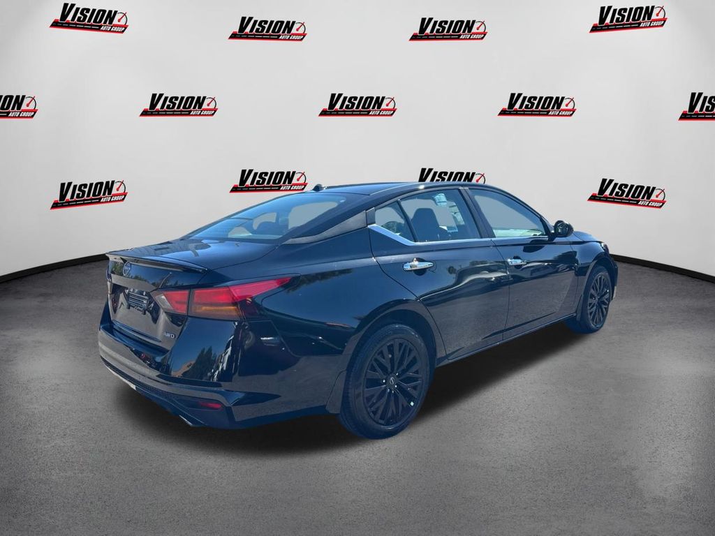 2025 Nissan Altima 2.5 SV photo 5