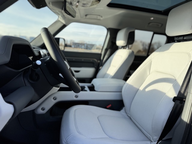 2025 Land Rover Defender 110 S photo 14