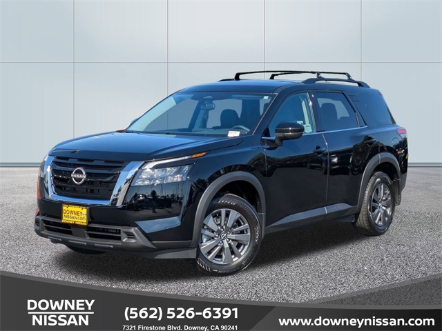 2025 Nissan Pathfinder SV's photo