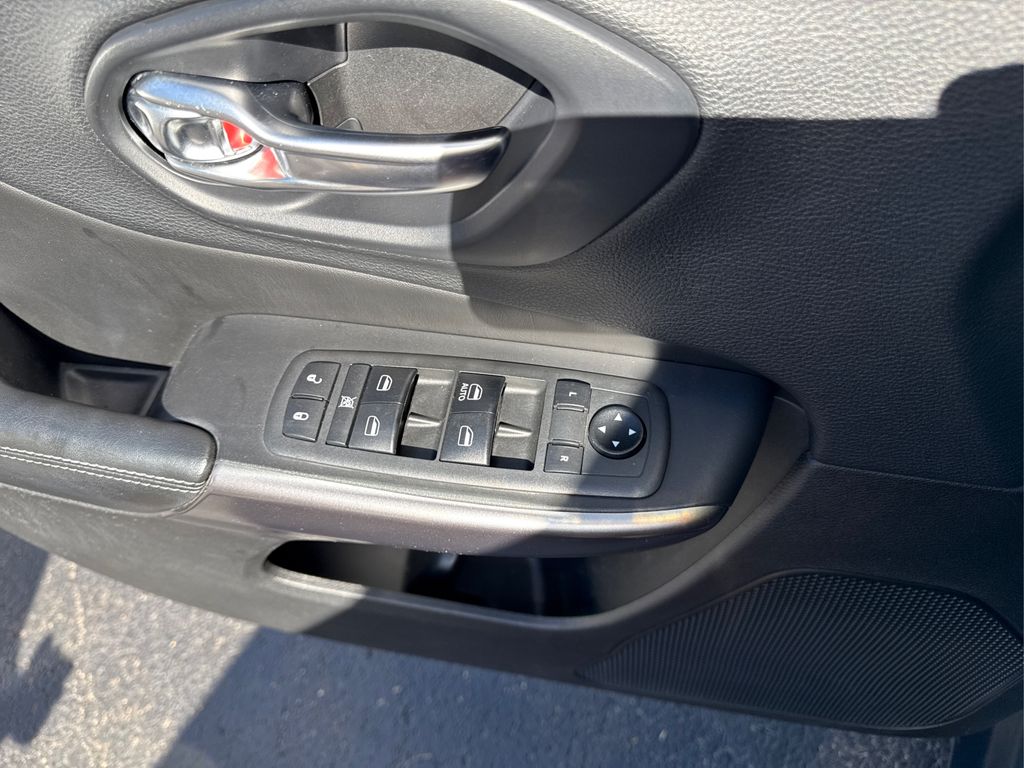 2019 Jeep Cherokee Latitude photo 29