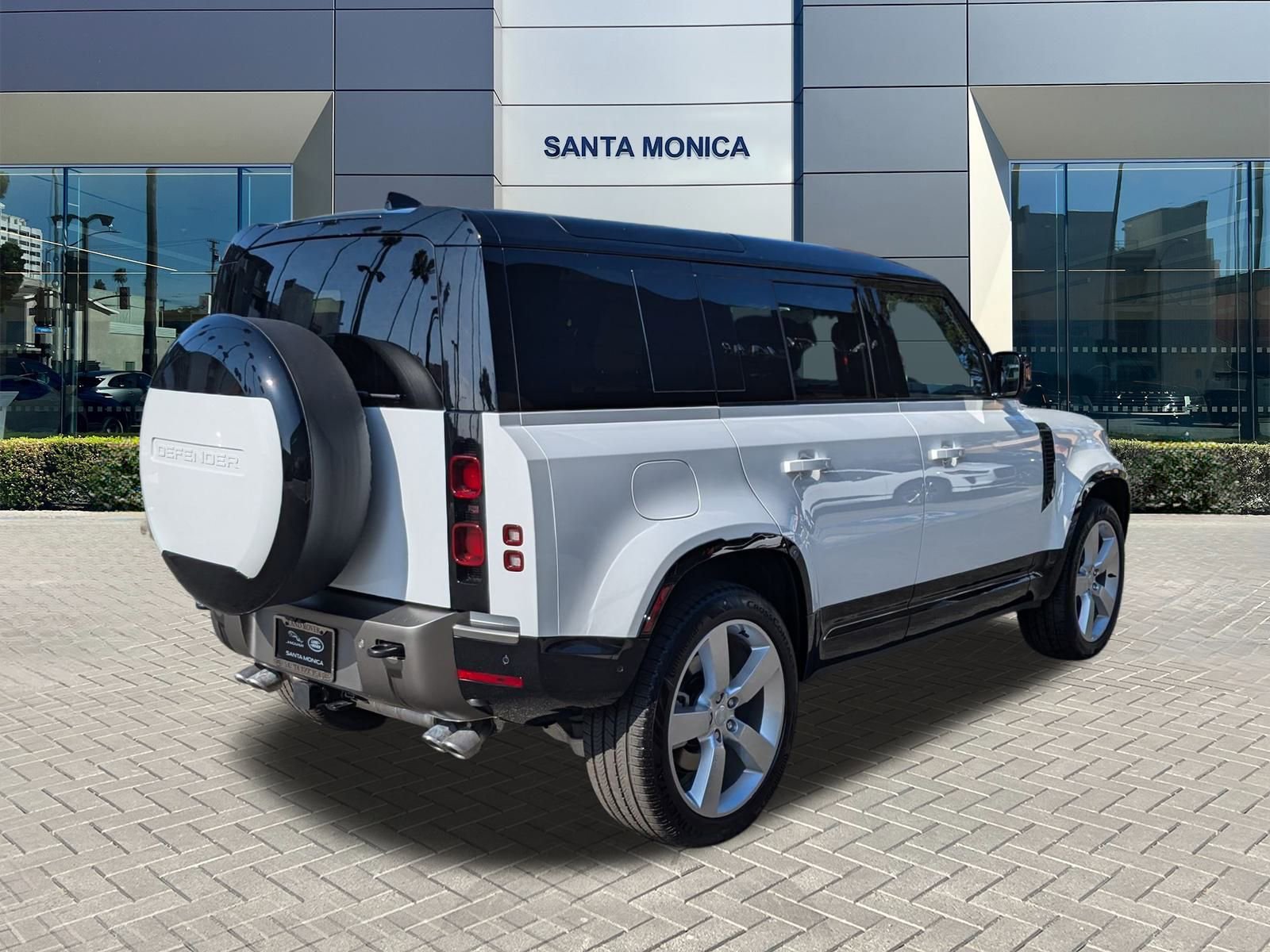 2025 Land Rover Defender 110 X-Dynamic SE photo 2