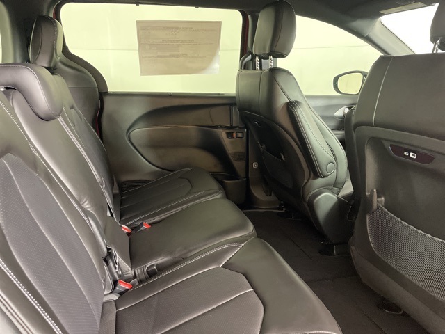 2026 Chrysler Pacifica photo 16