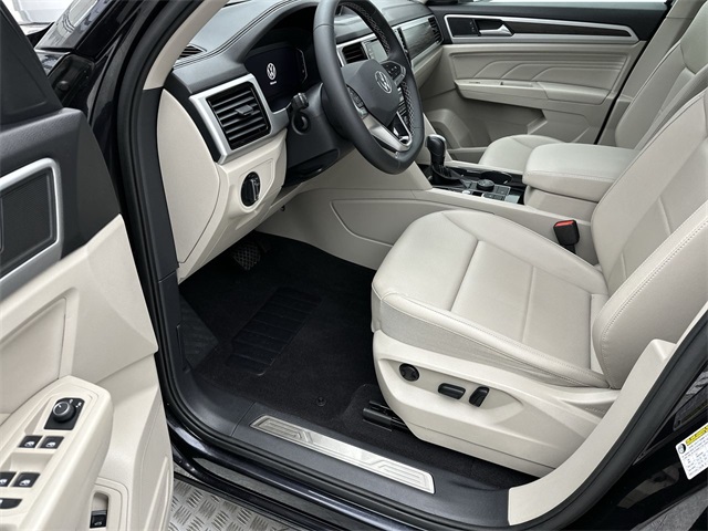 2023 Volkswagen Atlas V6 SE Technology photo 3