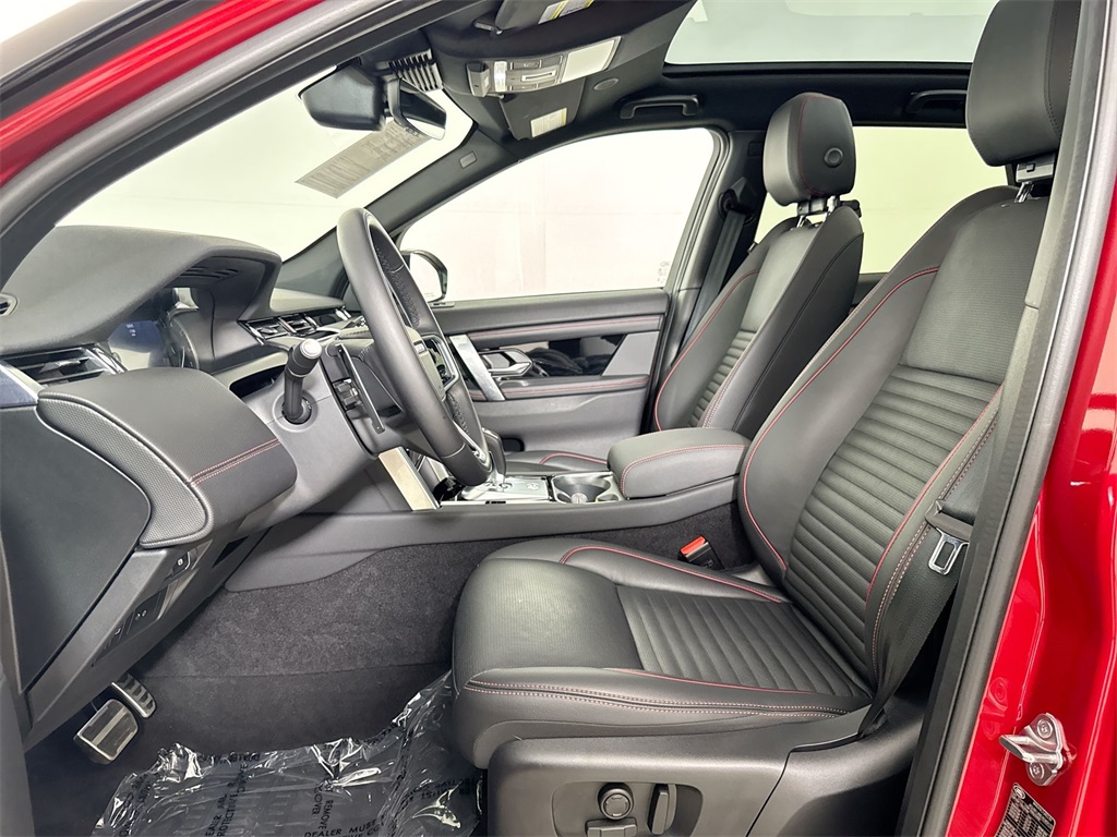 2023 Land Rover Discovery Sport SE R-Dynamic photo 11