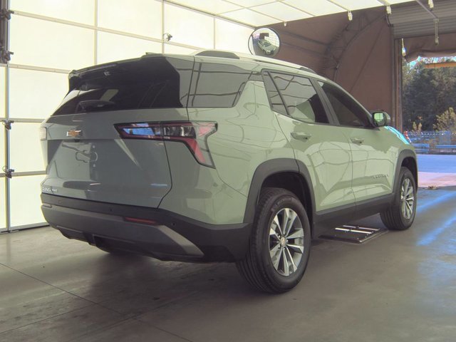 2025 Chevrolet Equinox LT photo 2