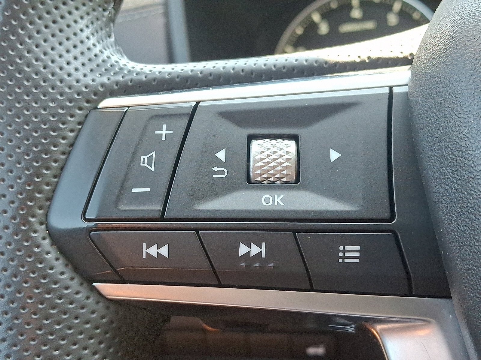 2024 Mitsubishi Outlander SE photo 16
