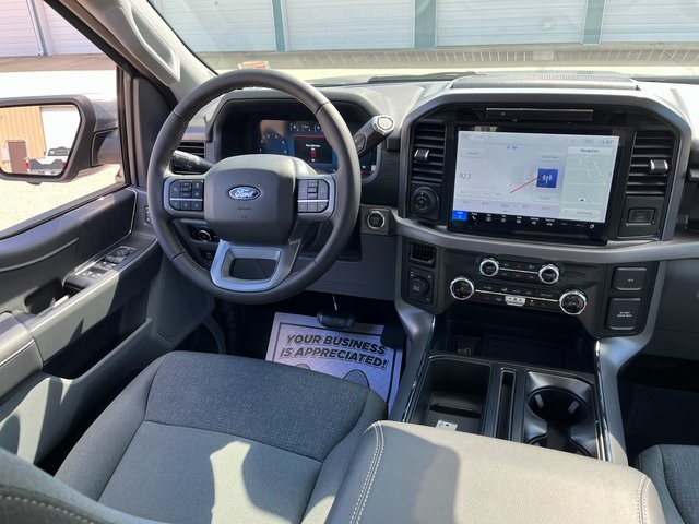 2025 Ford F-150 XLT photo 17