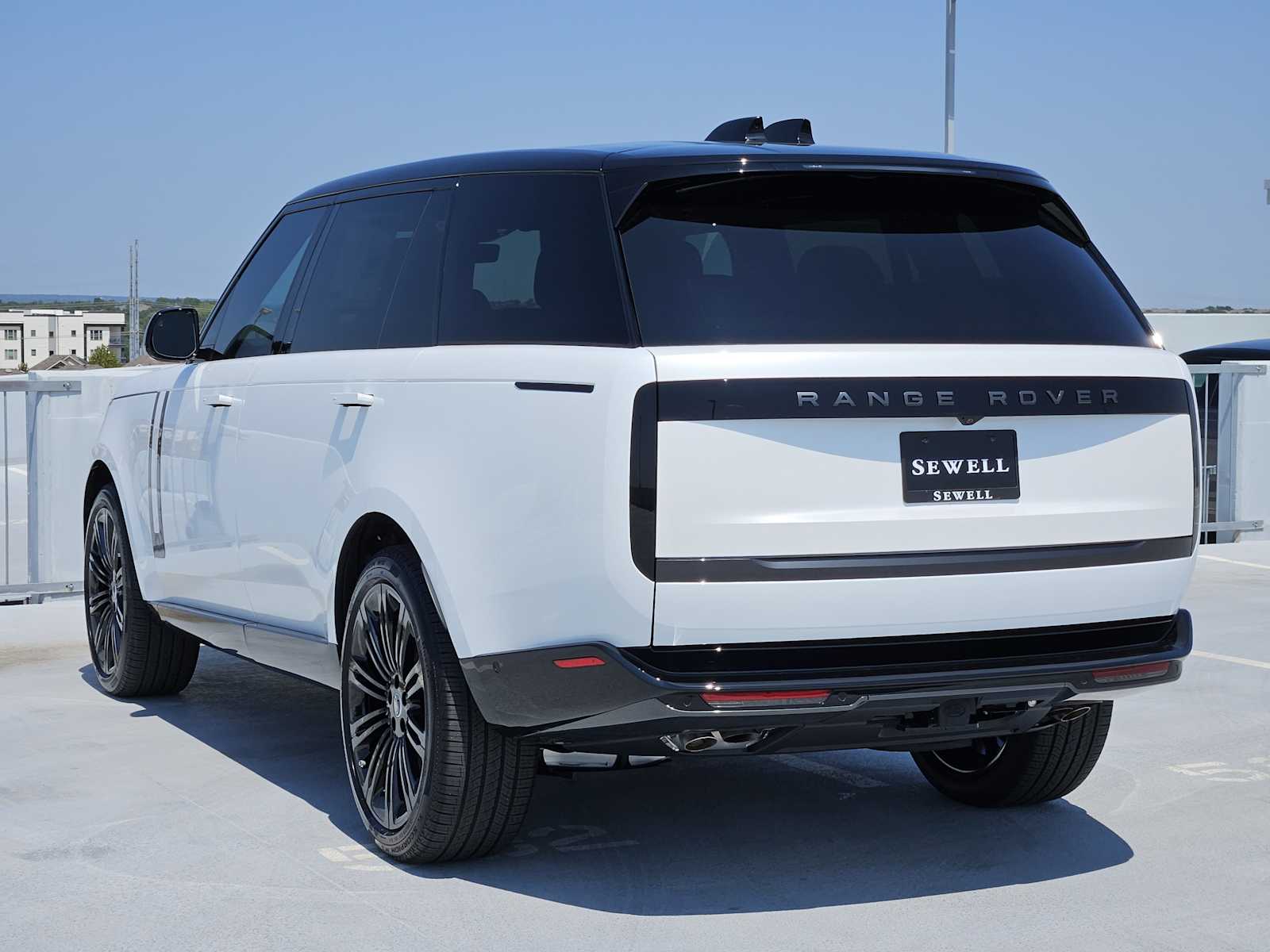 2025 Land Rover Range Rover SE photo 7