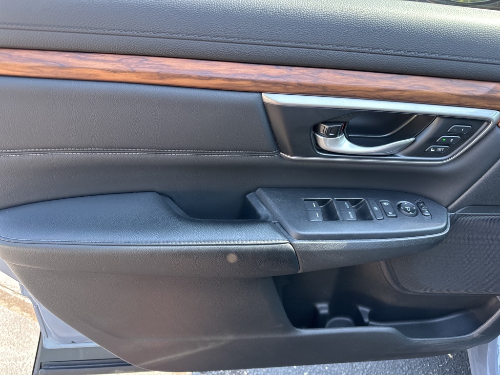 2022 Honda CR-V Hybrid Touring photo 21