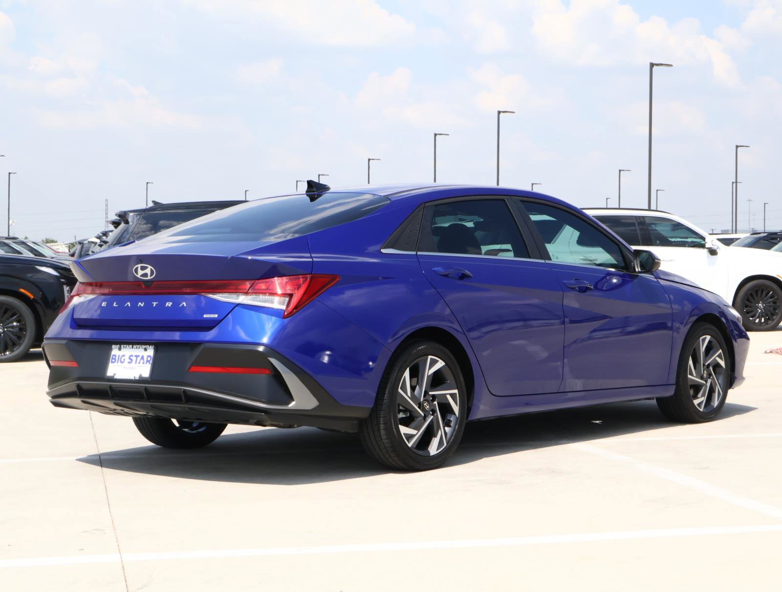 2025 Hyundai Elantra Hybrid Limited photo 4