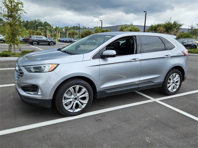 2024 Ford Edge Titanium photo 2