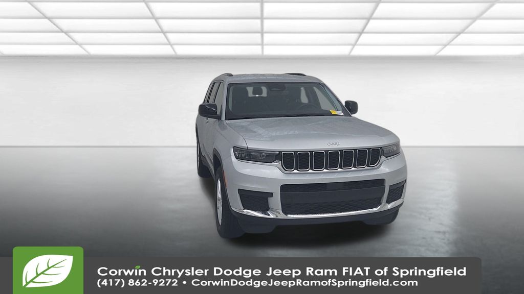 2023 Jeep Grand Cherokee Laredo Altitude photo 4