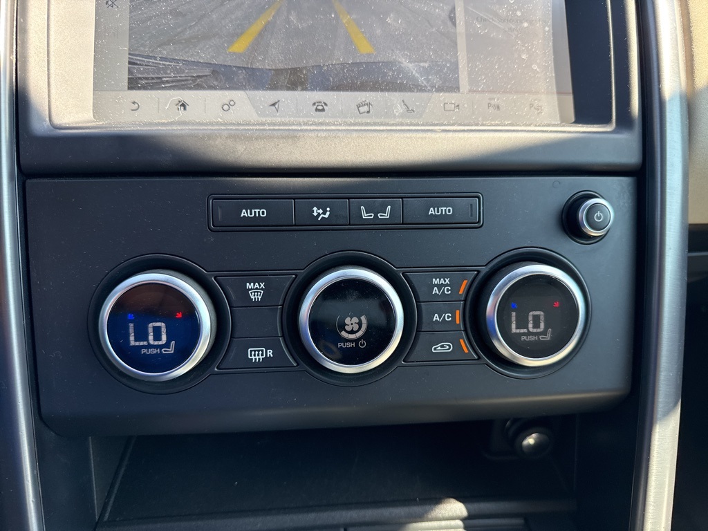 2020 Land Rover Discovery Landmark photo 23