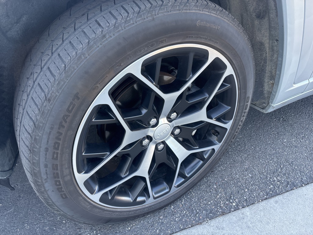 2022 Jeep Grand Cherokee Summit Reserve photo 3