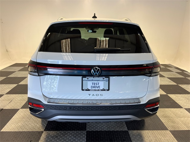 2025 Volkswagen Taos SE photo 3