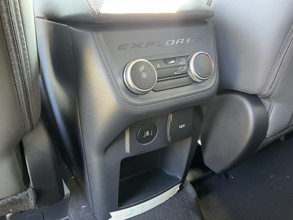 2025 Ford Explorer photo 15