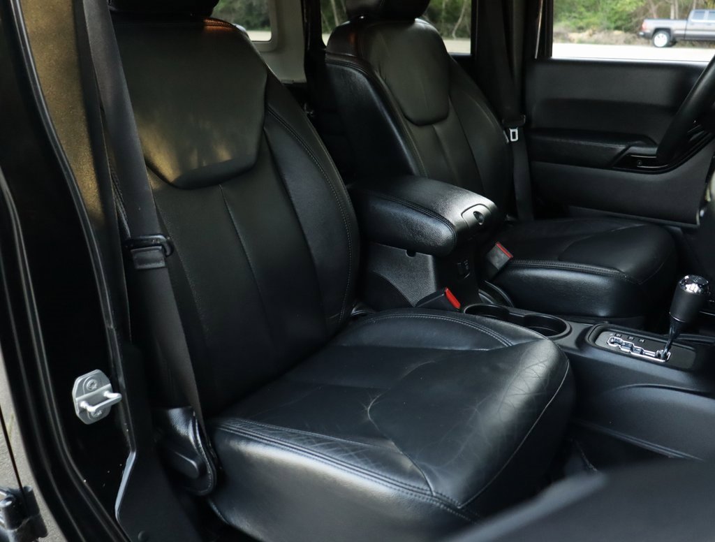 2015 Jeep Wrangler Unlimited Altitude photo 20