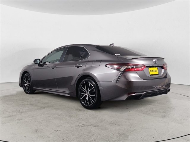 2022 Toyota Camry SE photo 2