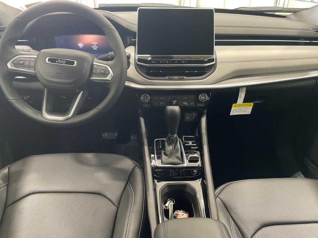 2025 Jeep Compass Limited photo 9