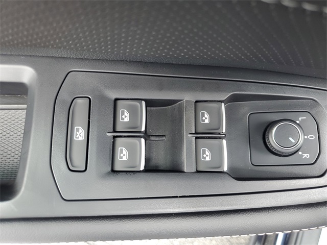 2026 Volkswagen Atlas Cross Sport SE Technology photo 18