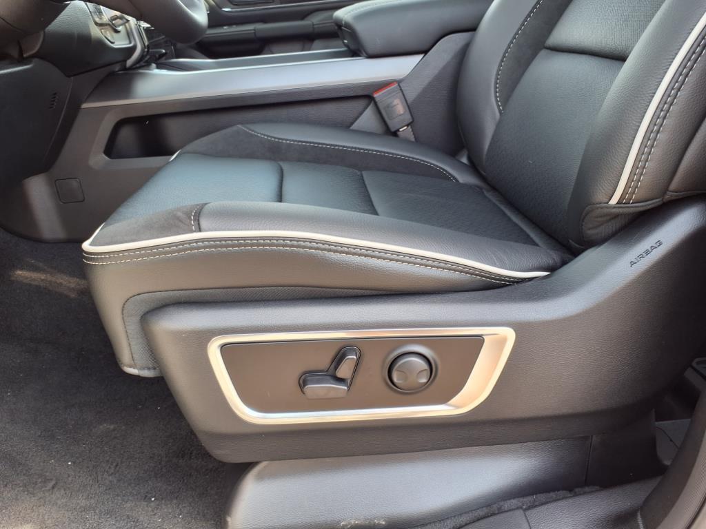2025 Ram 1500 Laramie photo 6