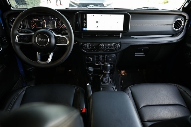 2024 Jeep Wrangler Sahara photo 34