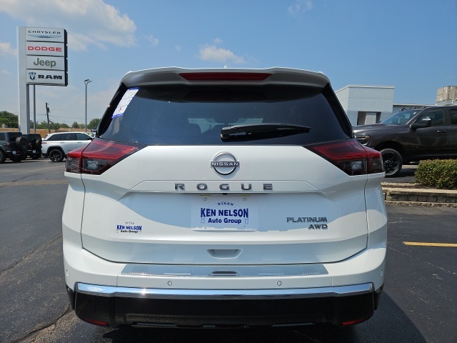 2025 Nissan Rogue Platinum photo 2
