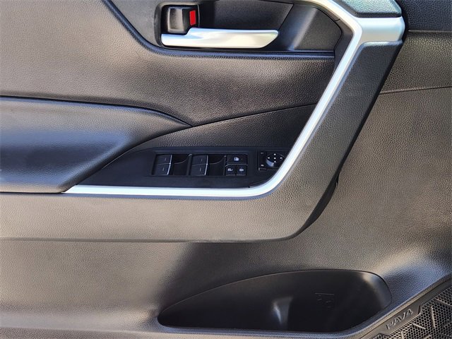 2023 Toyota RAV4 Hybrid XLE photo 18
