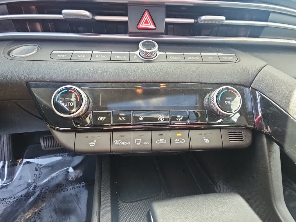 2024 Hyundai Elantra Limited photo 18