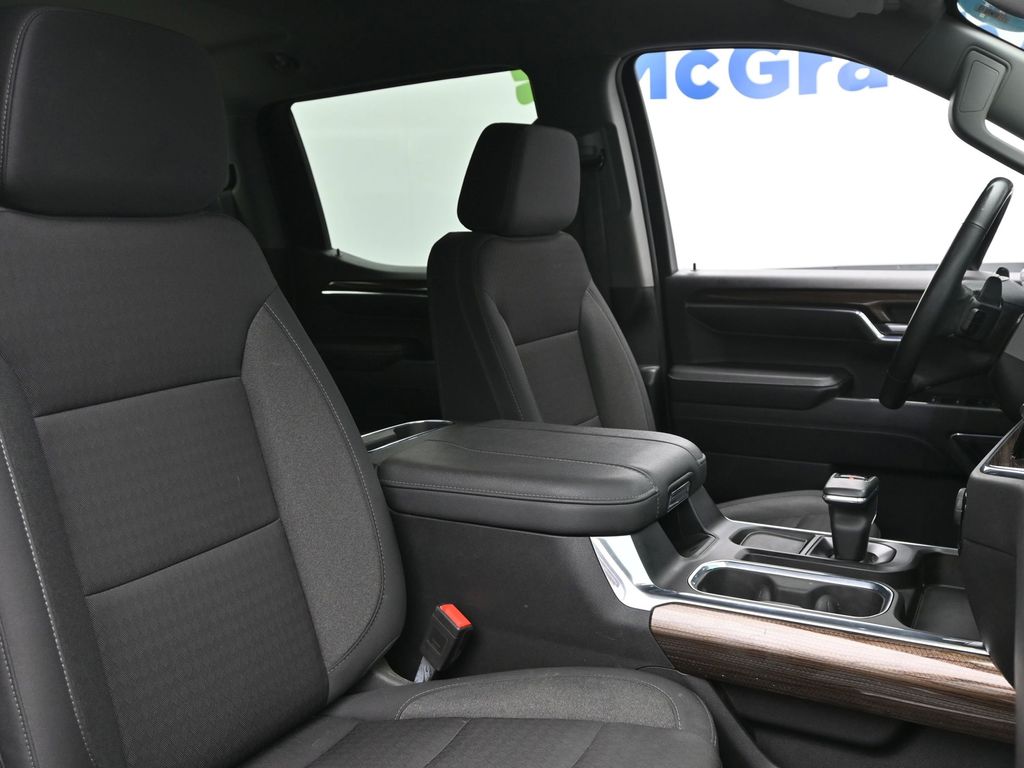2024 Chevrolet Silverado 1500 LT photo 5