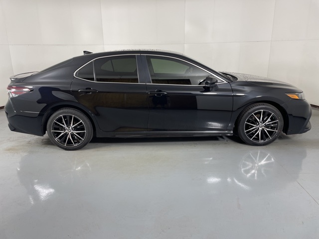 2024 Toyota Camry SE photo 9