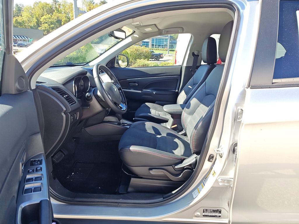 2024 Mitsubishi Outlander Sport ES photo 5