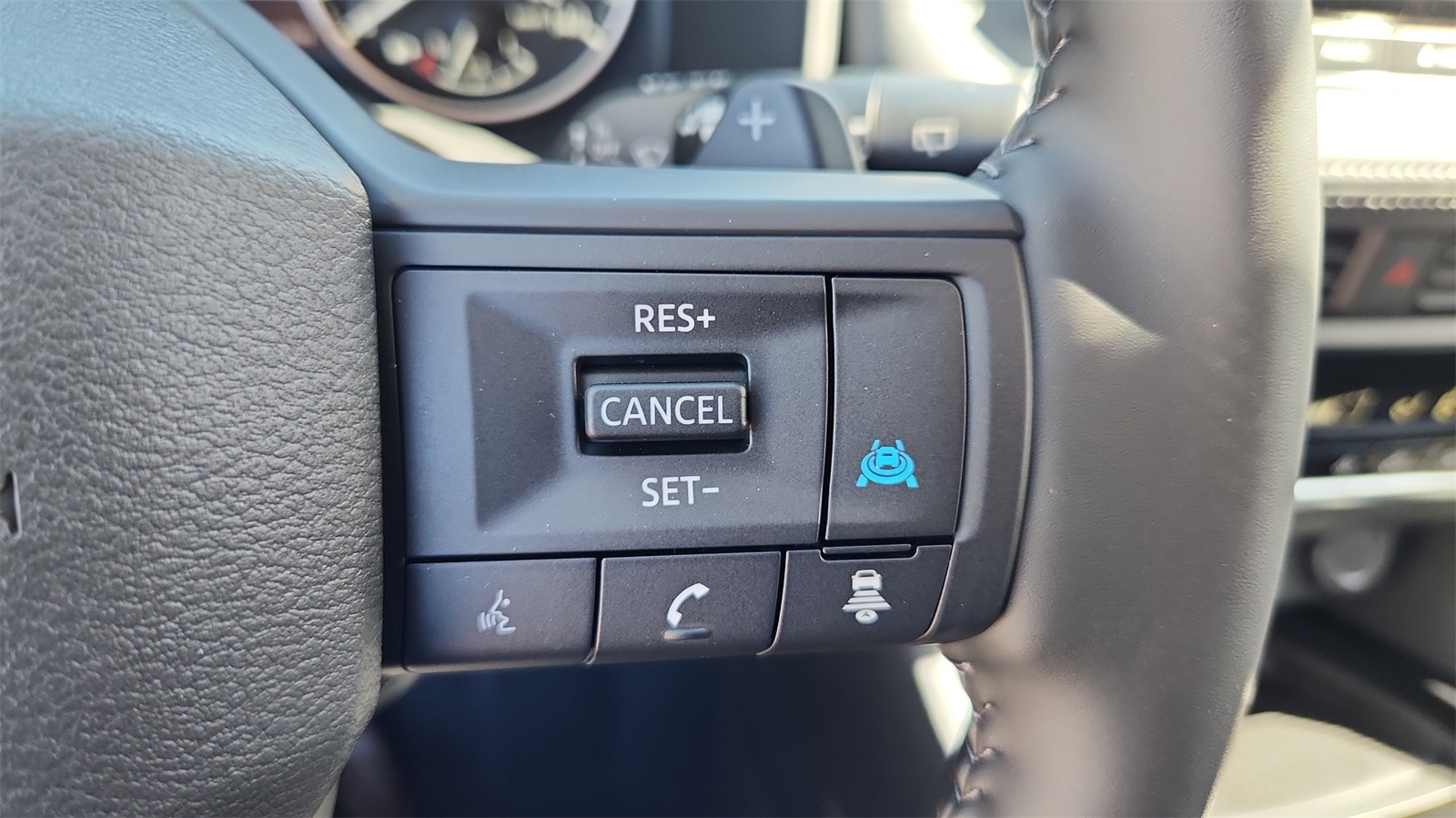 2025 Nissan Rogue SV photo 25