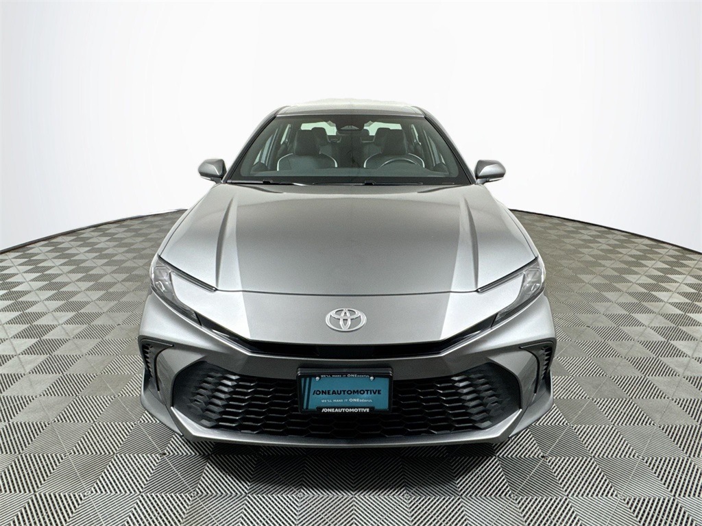 2025 Toyota Camry SE photo 3