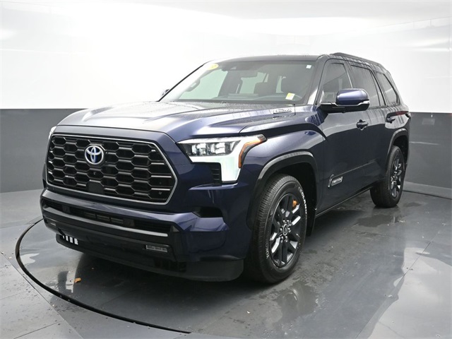 2023 Toyota Sequoia Platinum's photo