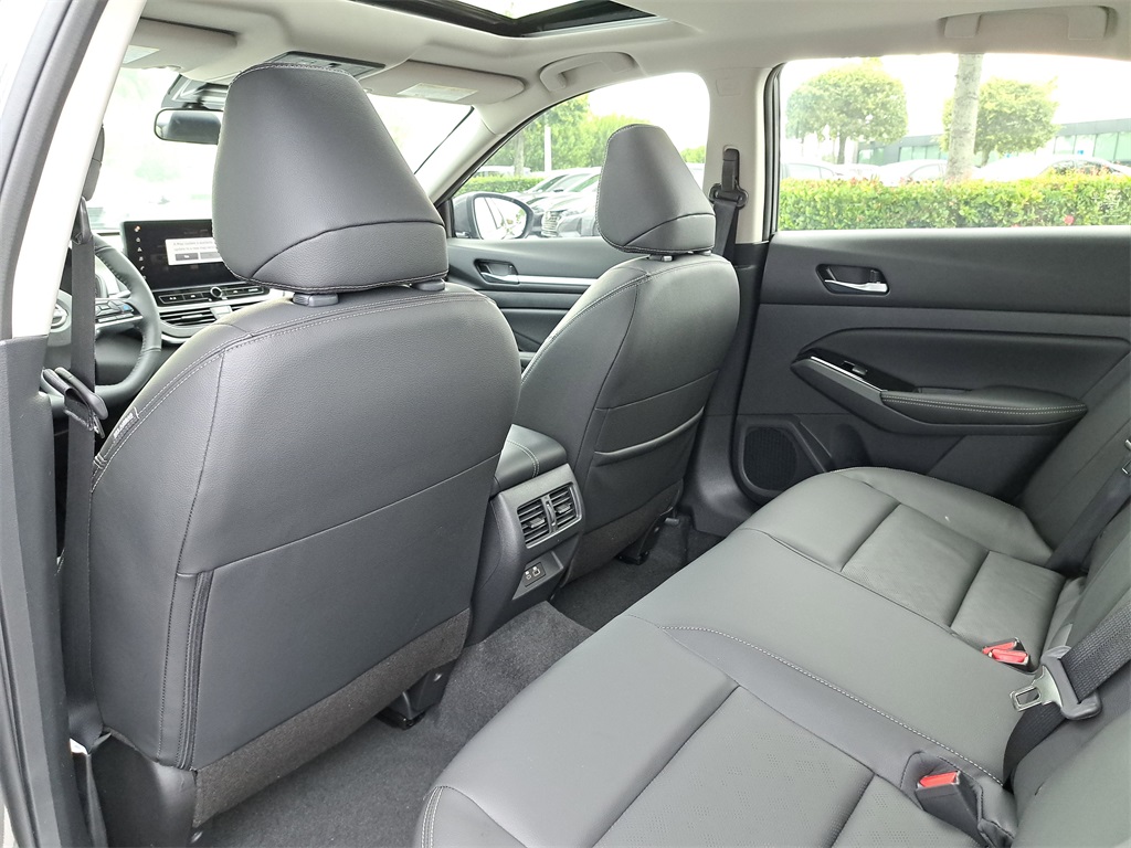2025 Nissan Altima 2.5 SL photo 11