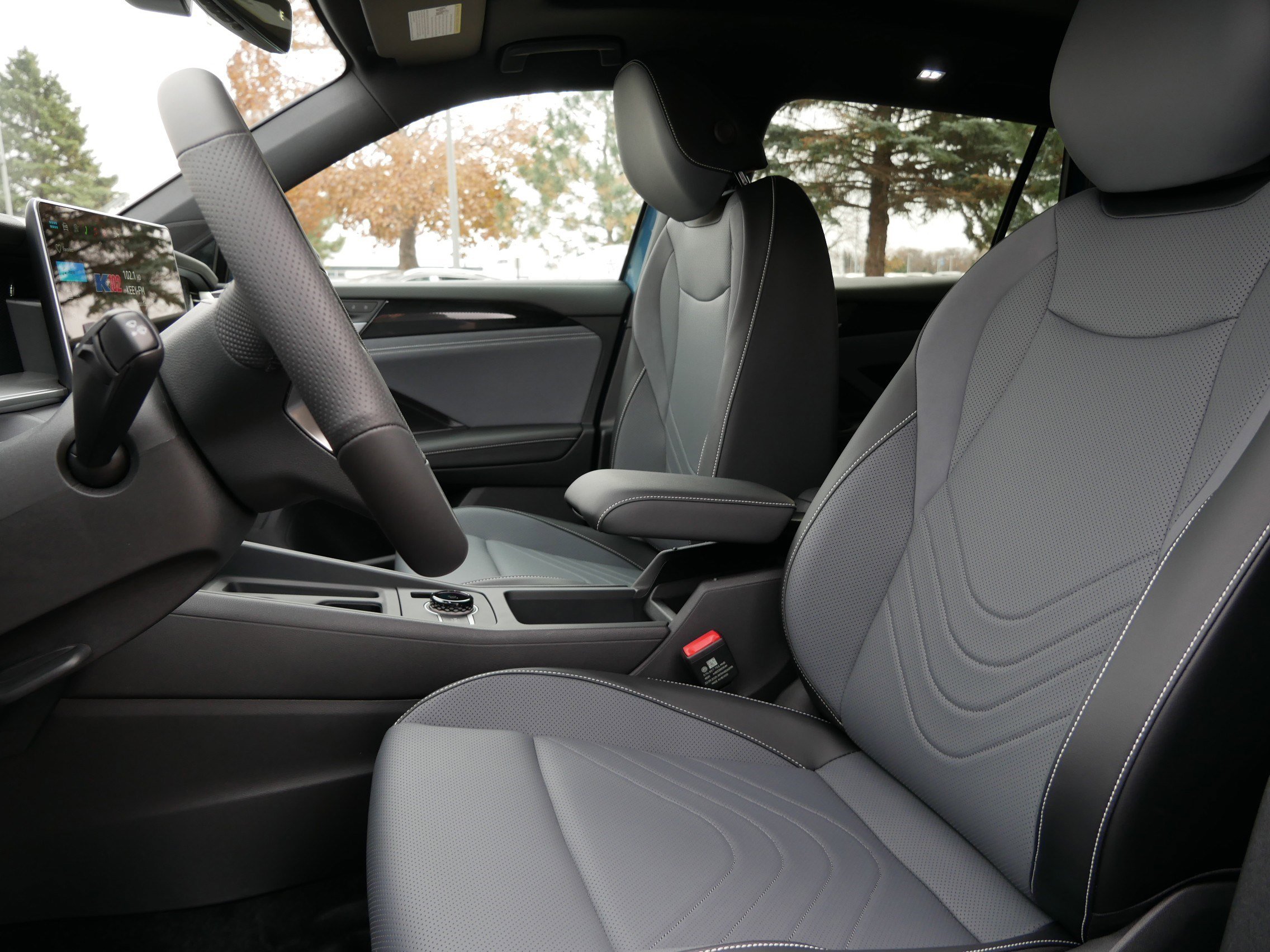 2026 Volkswagen Tiguan SE R-Line Black photo 4