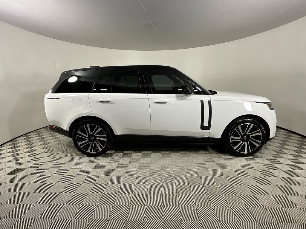 2023 Land Rover Range Rover SE photo 4