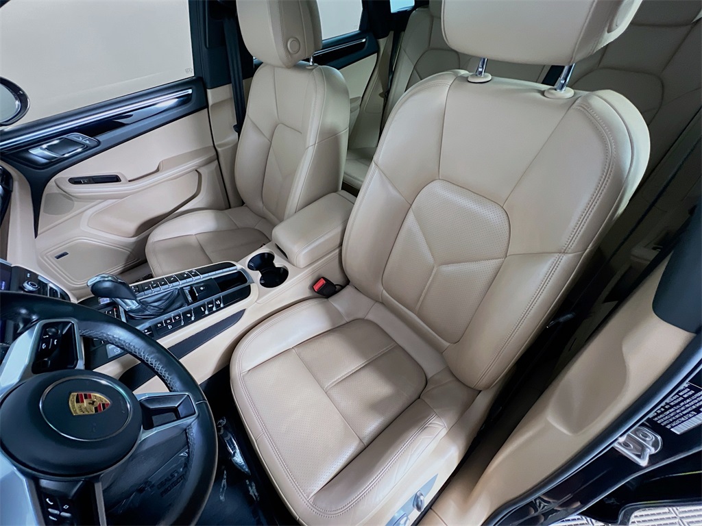2021 Porsche Macan Base photo 22