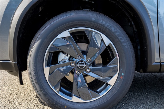 2026 Nissan Rogue SV photo 2