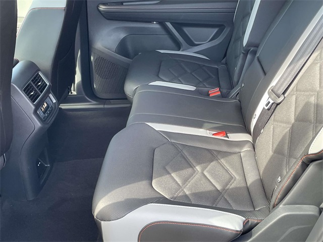 2025 Volkswagen Atlas Peak Edition SE photo 10