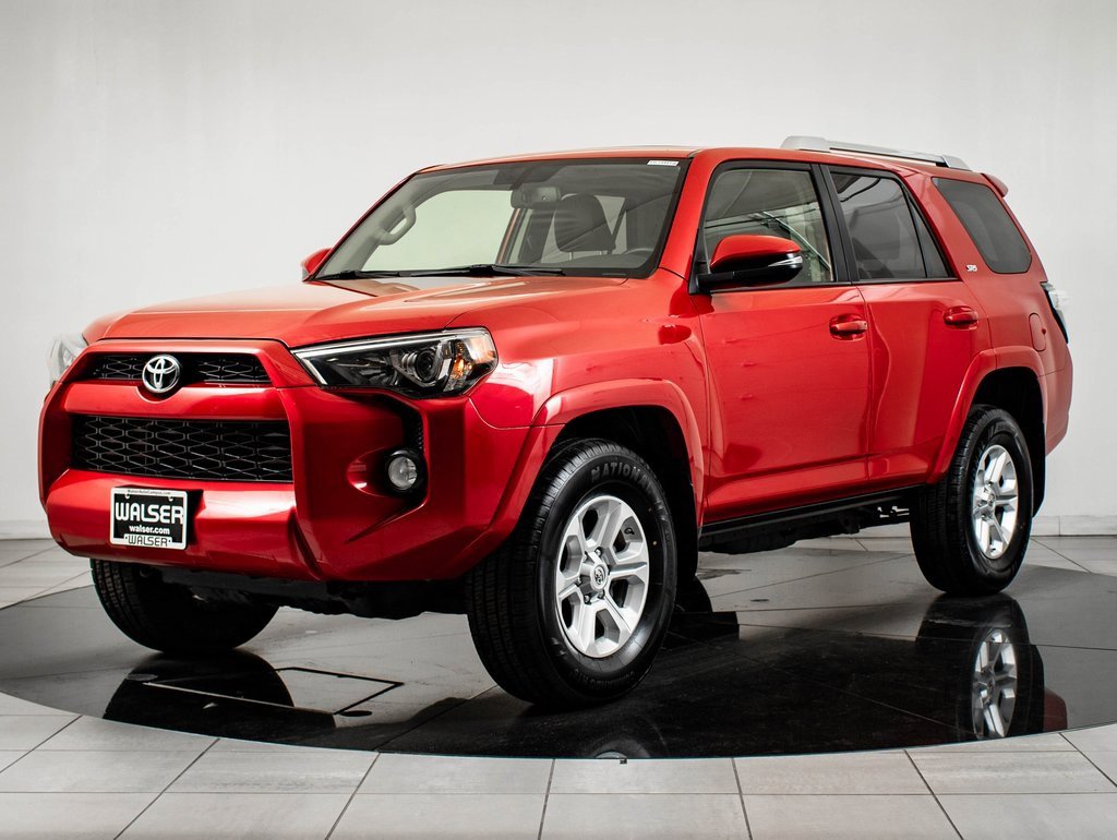 2016 Toyota 4Runner SR5 photo 2