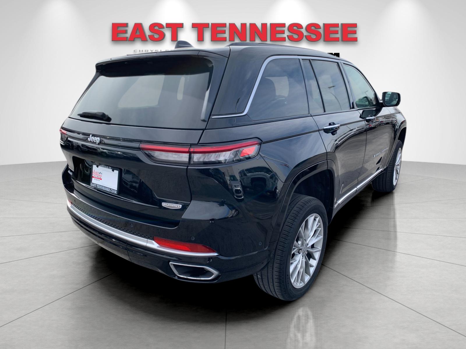 2024 Jeep Grand Cherokee Summit photo 3