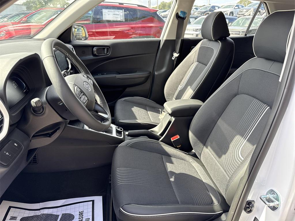 2026 Hyundai Venue SEL photo 7