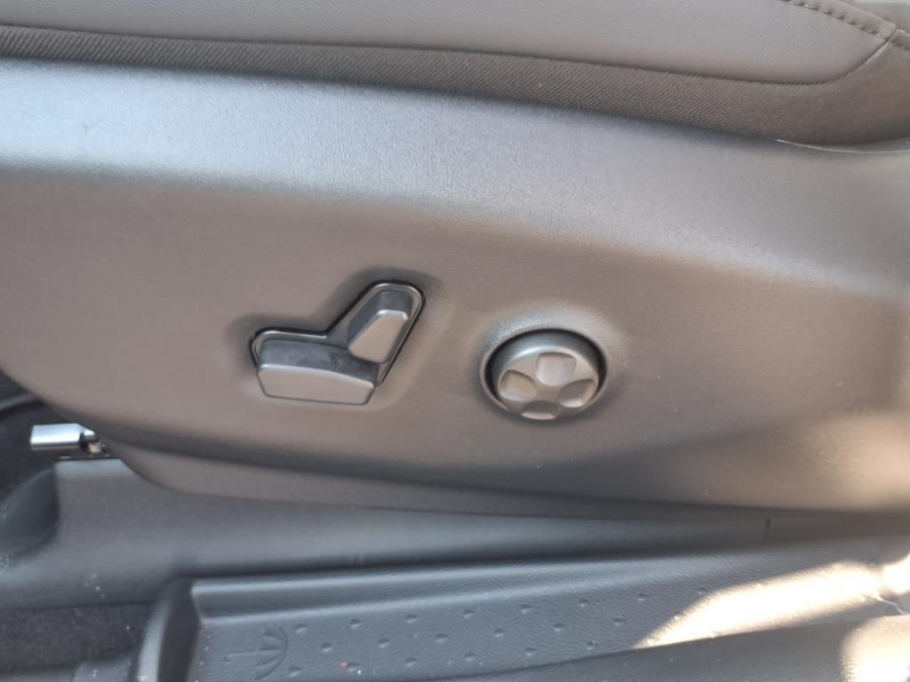 2026 Chrysler Pacifica photo 19