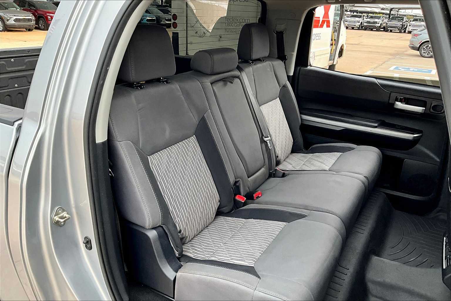 2017 Toyota Tundra SR5 photo 16