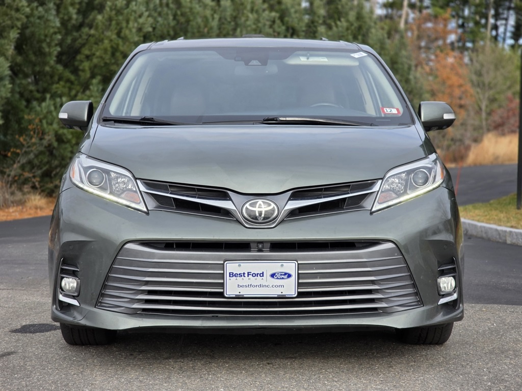 2018 Toyota Sienna Limited photo 2