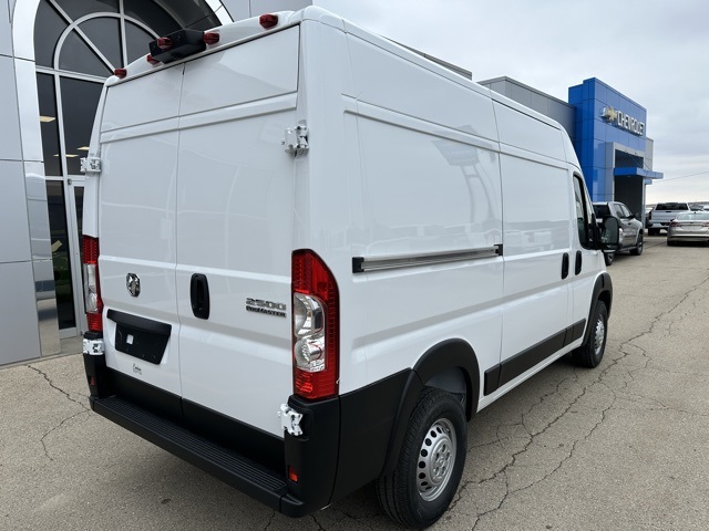 2024 Ram ProMaster 2500 photo 3