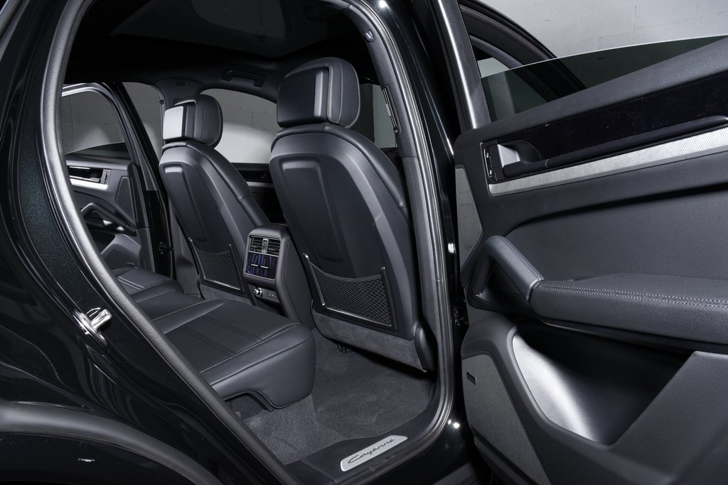 2025 Porsche Cayenne Coupe photo 36