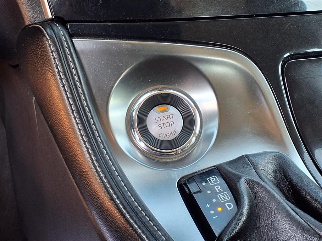 2020 Nissan Maxima SV photo 11